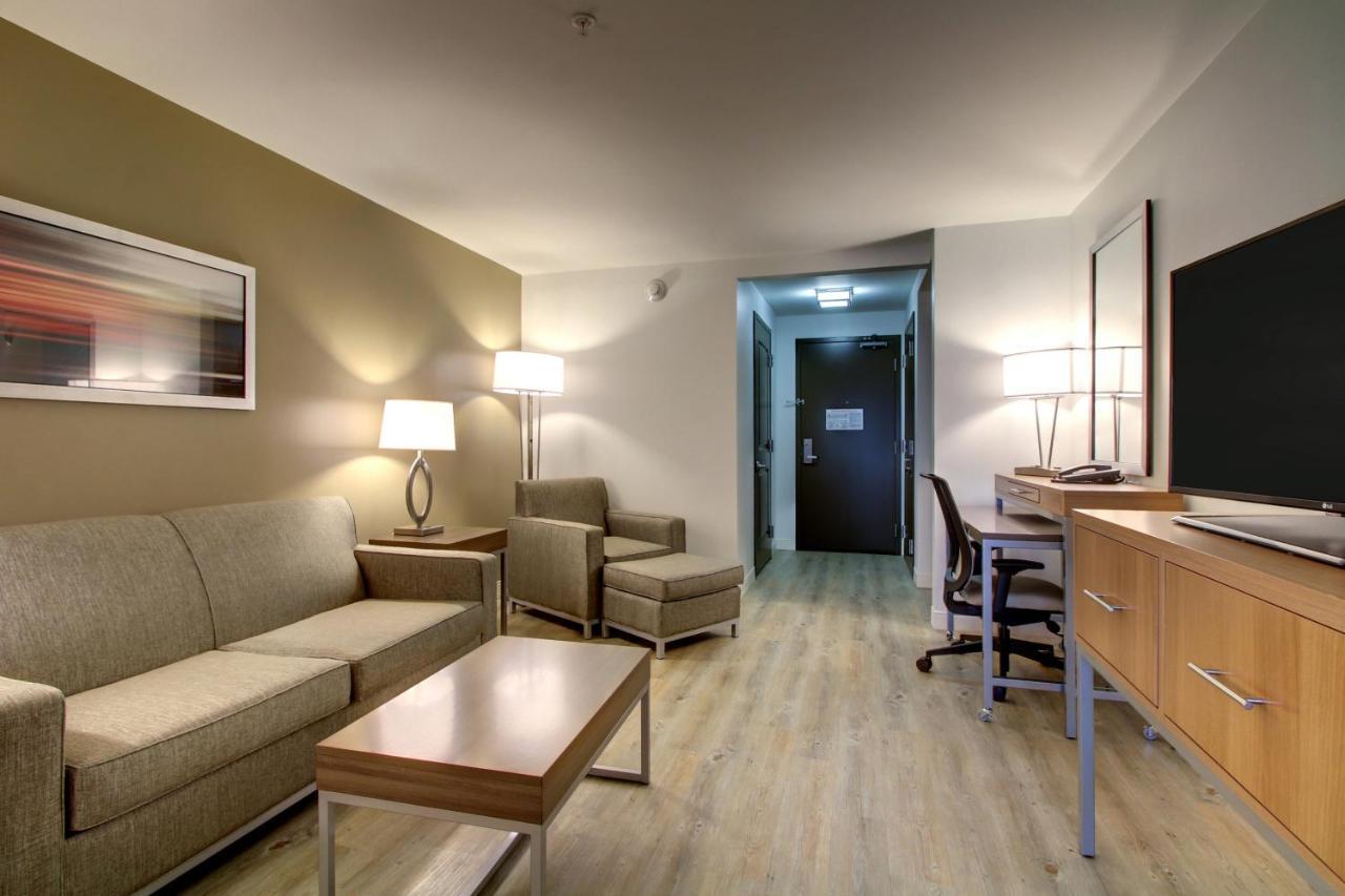 Holiday Inn & Suites Peoria At Grand Prairie By Ihg Εξωτερικό φωτογραφία